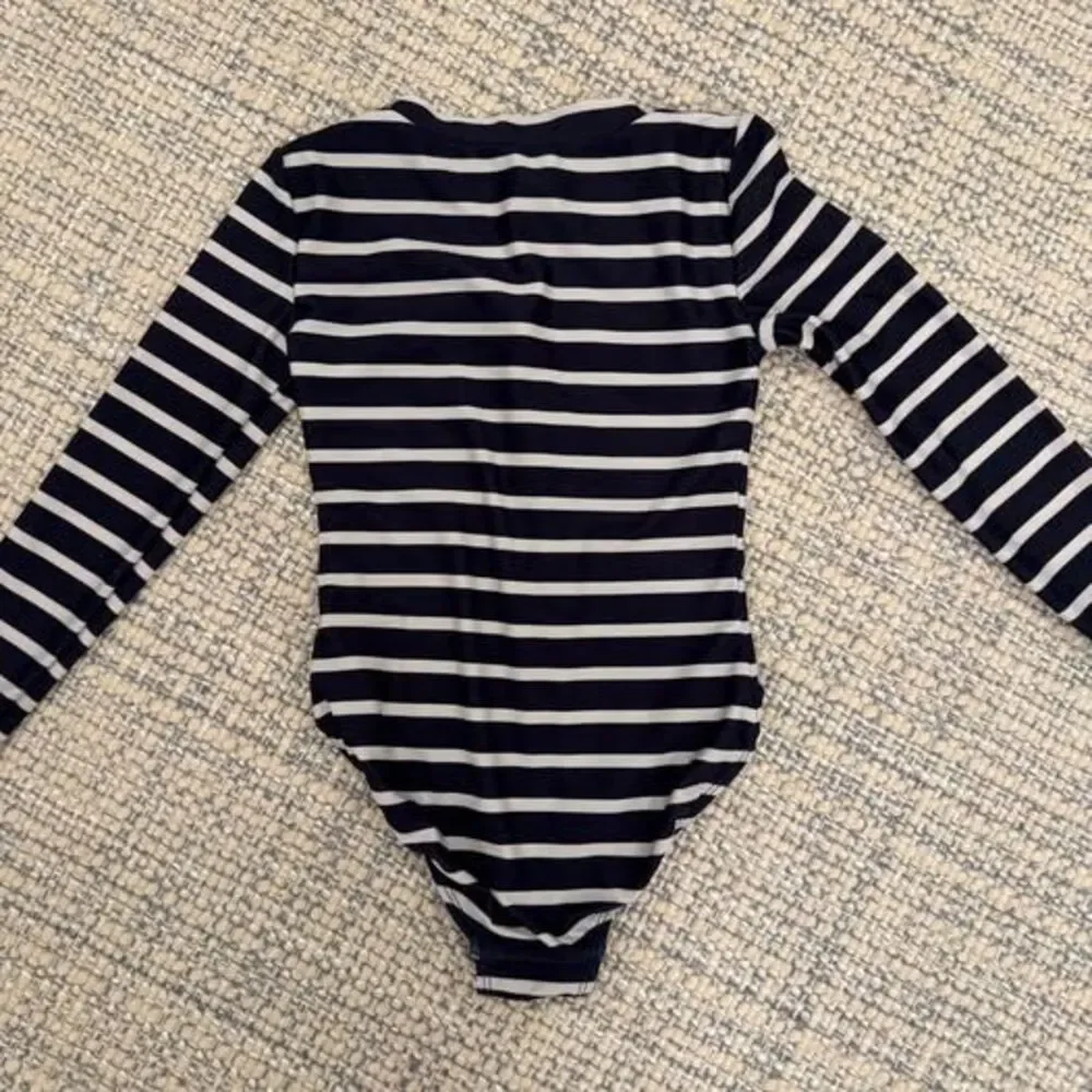 Gap kids one piece long sleeve bathing suit - size XS